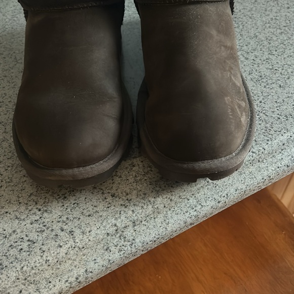 Dark brown leather/suede UGG boots, short - Picture 9 of 11